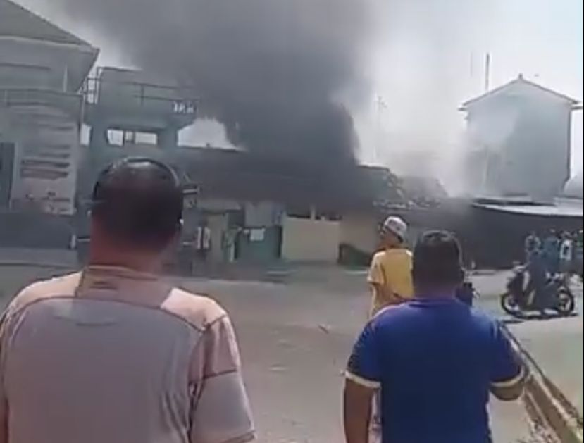 Situasi Gudang Fiber TPI I Juwana Terbakar