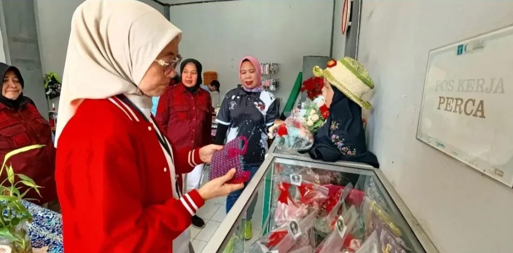 Hasil Karya WBP Lapas Perempuan Bandung Memikat Kadivmin Kemenkumham Banten