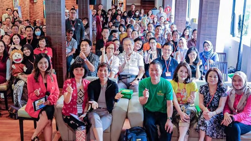 Public Speaker No 1 di Indonesia Priska Sahanaya membagikan ilmunya kepada ribuan entrepreneur Indonesia