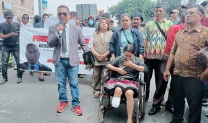 Gunakan Kursi Roda, Korban Dugaan Malpraktek RS Mitra Sejati minta Kapoldasu Tindaklanjutin Laporannya