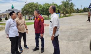 Kadinsos Langsa Armia SP didampingi oleh Assisten II Pemko Langsa dan Kadis DPPKP Langsa, sedang berkunjung ke gudang Bulog. Rabu 23 Juli 2025.