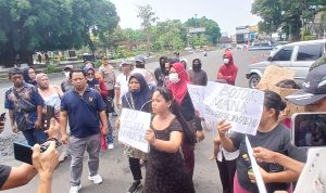 Tuntutan Keluarga Tersangka Kerusuhan Pati: Botok CS Harus Bertanggung Jawab!